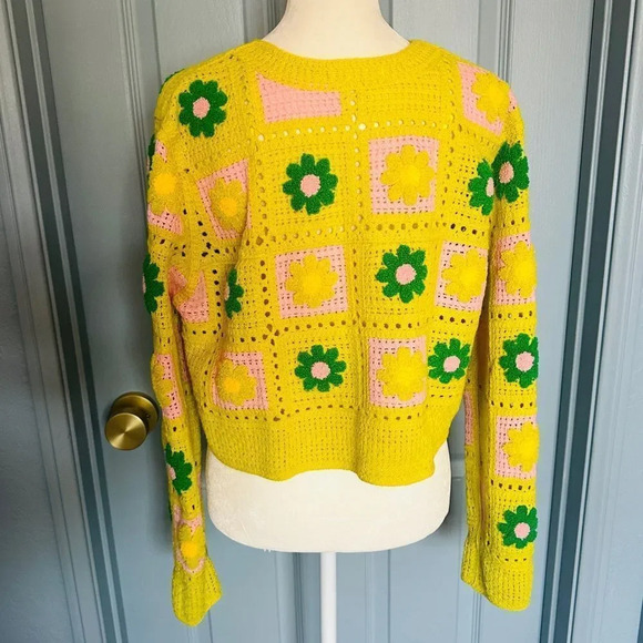 New Shop Talulah Crochet Knit Cropped Daisy Sweater - Picture 9 of 10